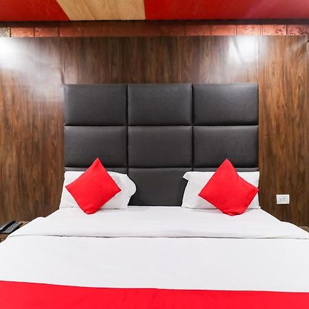 Oyo 6908 Hotel Royal City Āzamgarh Buitenkant foto