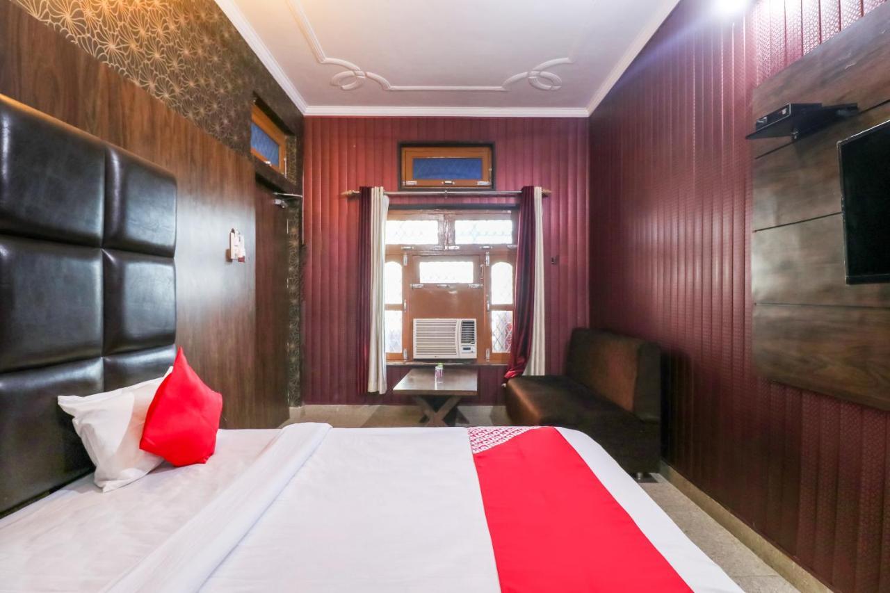 Oyo 6908 Hotel Royal City Āzamgarh Buitenkant foto