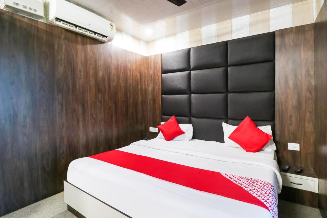Oyo 6908 Hotel Royal City Āzamgarh Buitenkant foto