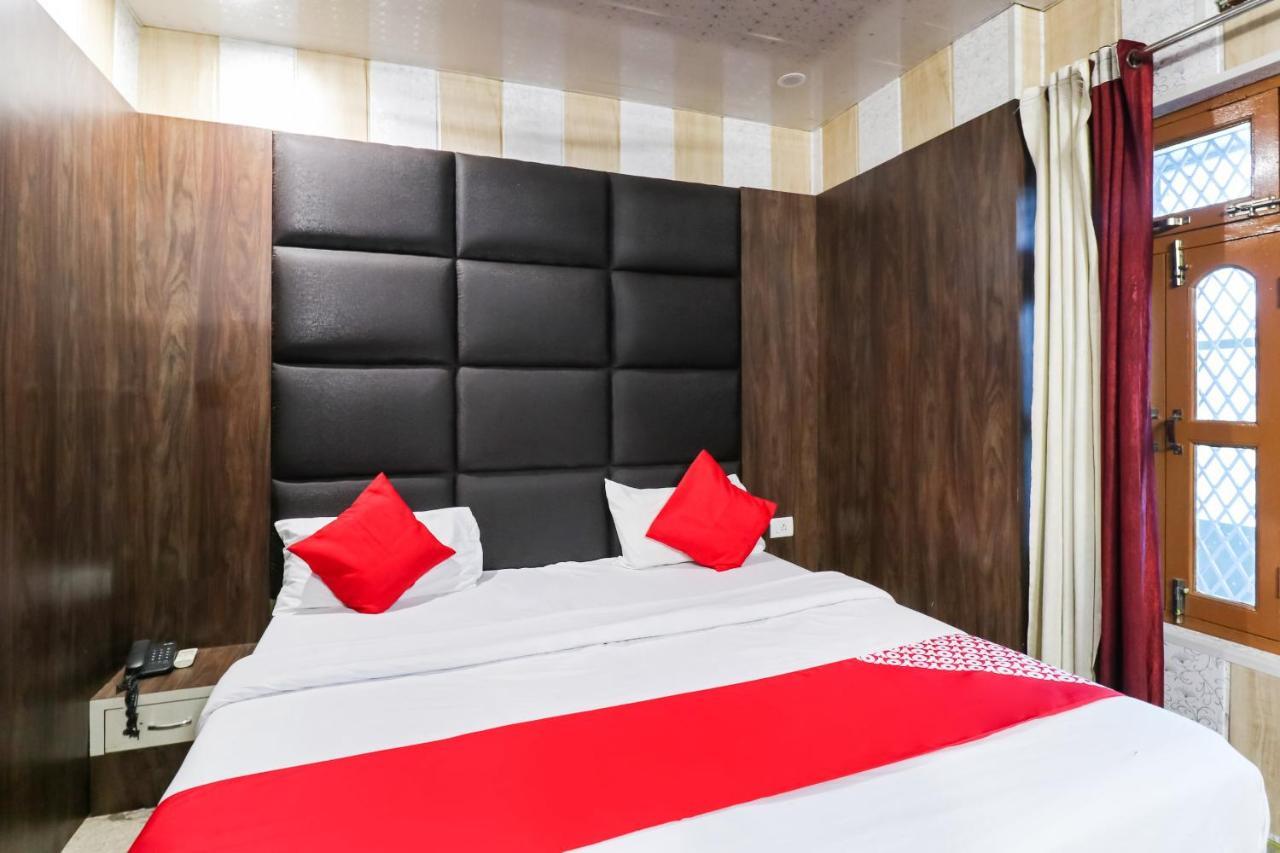 Oyo 6908 Hotel Royal City Āzamgarh Buitenkant foto