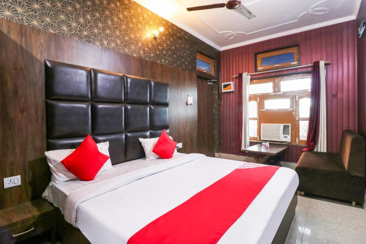 Oyo 6908 Hotel Royal City Āzamgarh Buitenkant foto