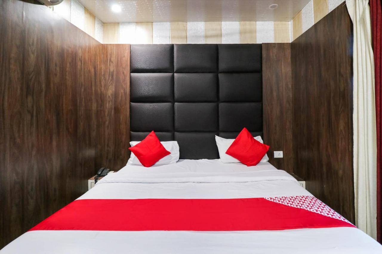 Oyo 6908 Hotel Royal City Āzamgarh Buitenkant foto