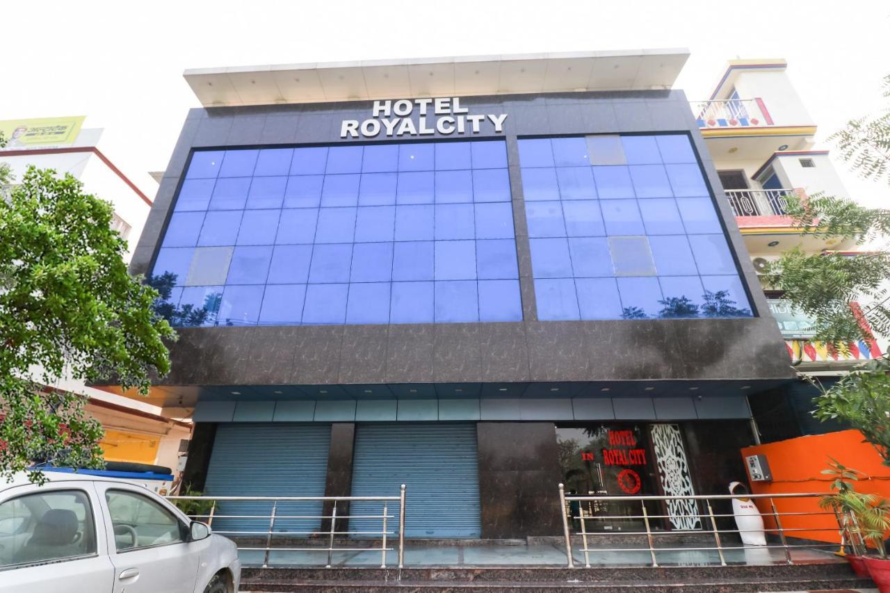 Oyo 6908 Hotel Royal City Āzamgarh Buitenkant foto