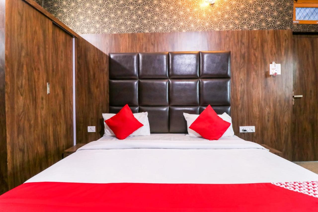 Oyo 6908 Hotel Royal City Āzamgarh Buitenkant foto