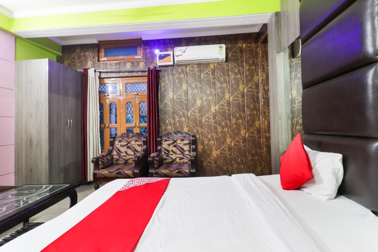 Oyo 6908 Hotel Royal City Āzamgarh Kamer foto