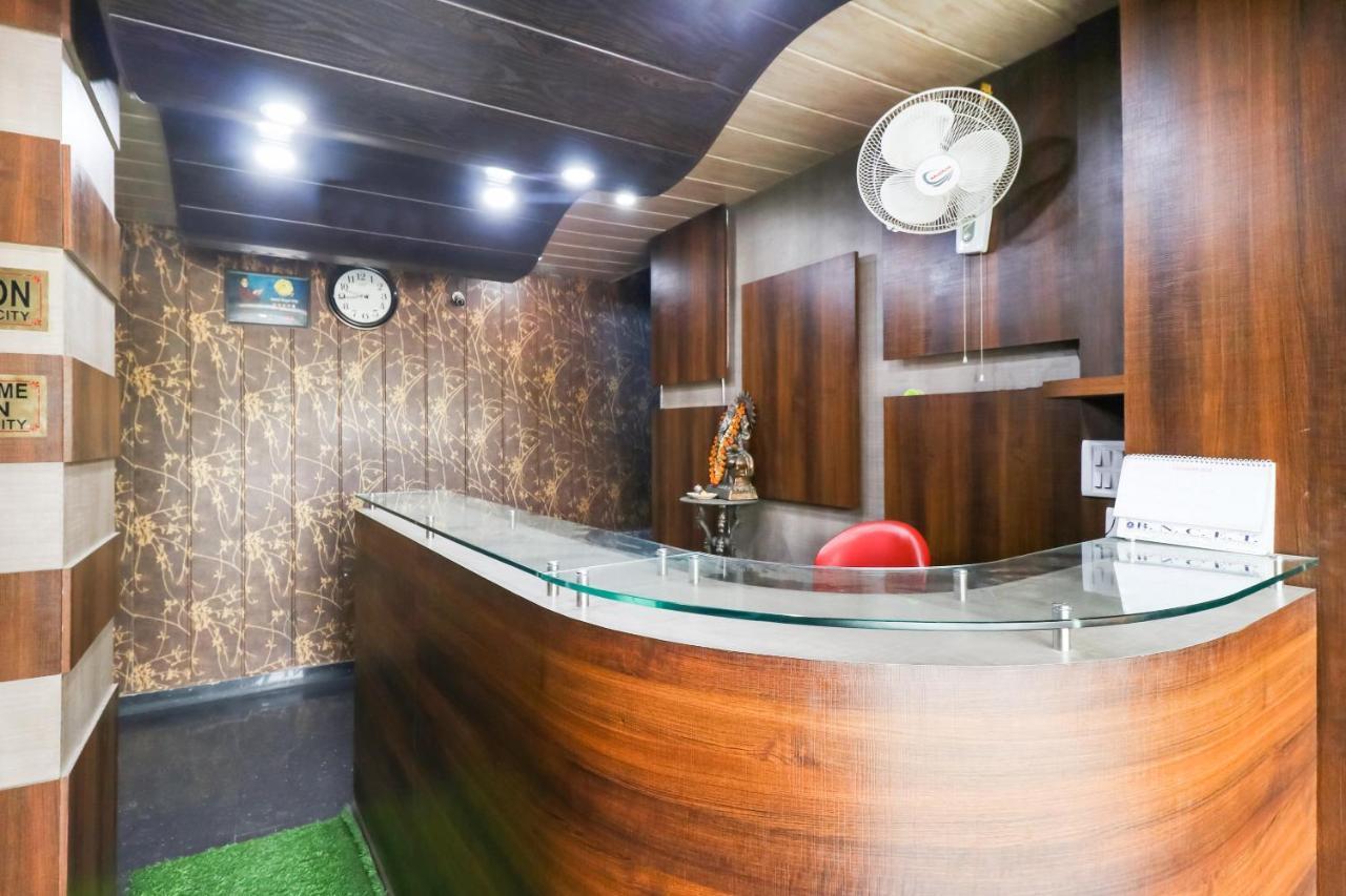 Oyo 6908 Hotel Royal City Āzamgarh Buitenkant foto