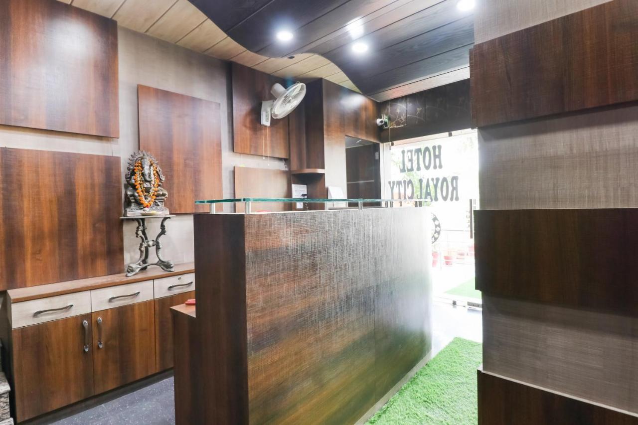 Oyo 6908 Hotel Royal City Āzamgarh Buitenkant foto