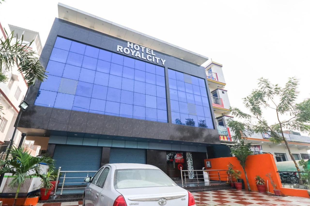Oyo 6908 Hotel Royal City Āzamgarh Buitenkant foto